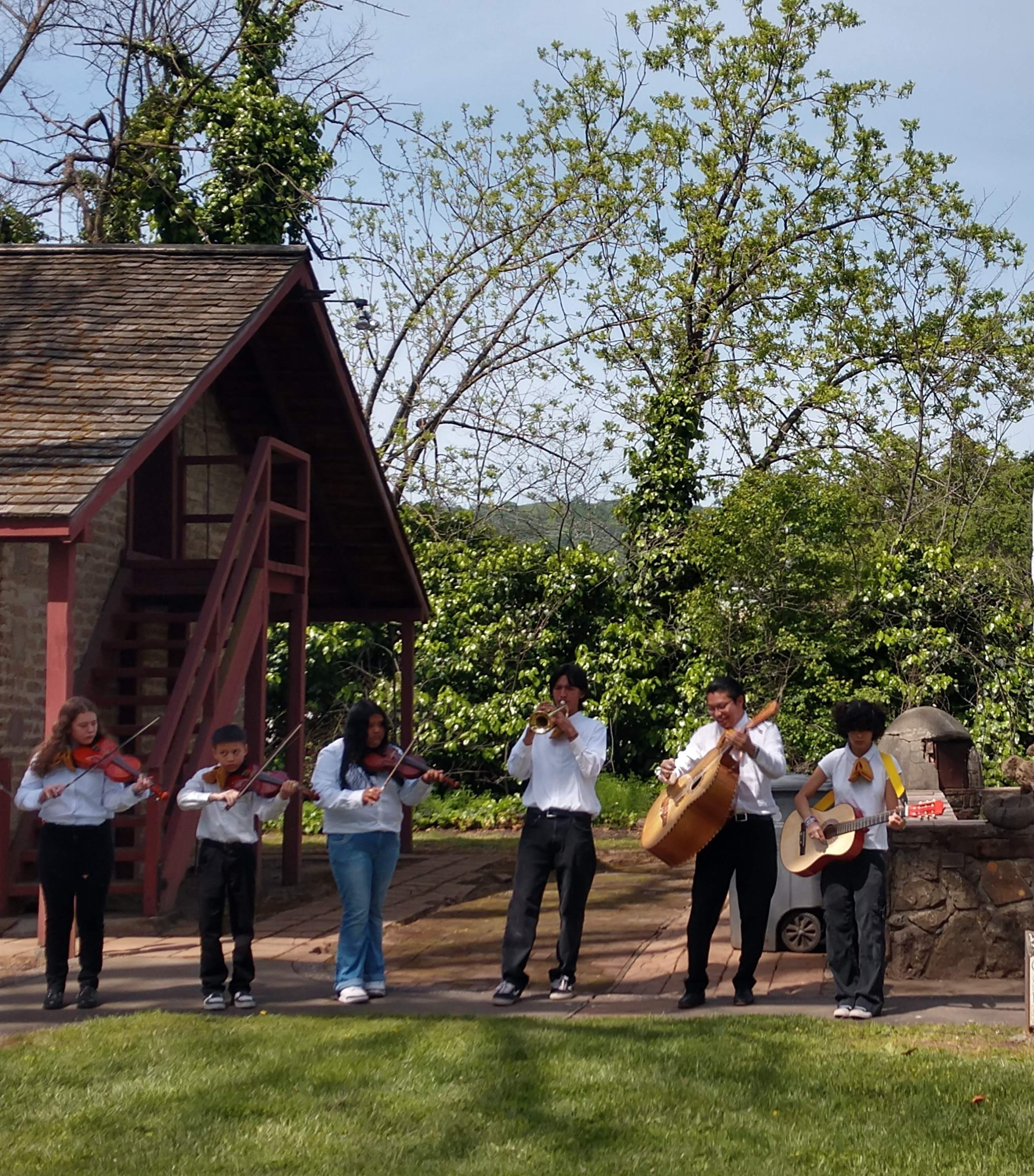 El Mariachi Los Jaguares de Willis Jepson, the only academic mariachi ensemble in Solano County!